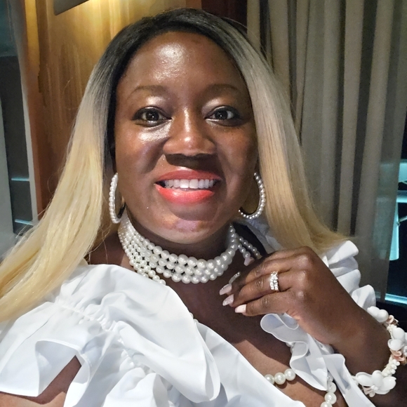 Meet your Posher, Fashionista Lanette - Picture 1 of 1